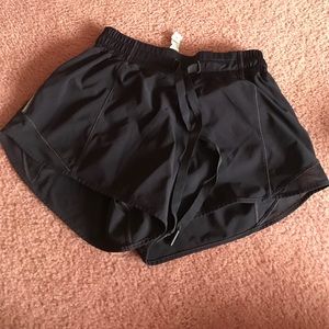 Lululemon Hotty Hot Shorts 4" Size 4